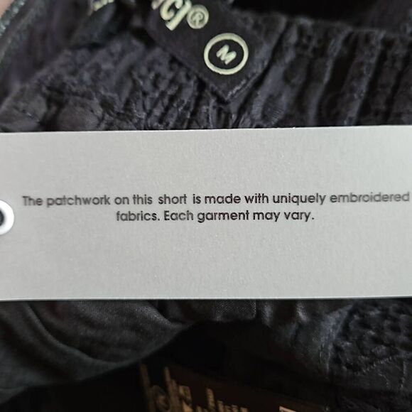 Blank NYC Legend Pull-on Belted Lined Eyelet Shorts Black Medium - Picture 8 of 9